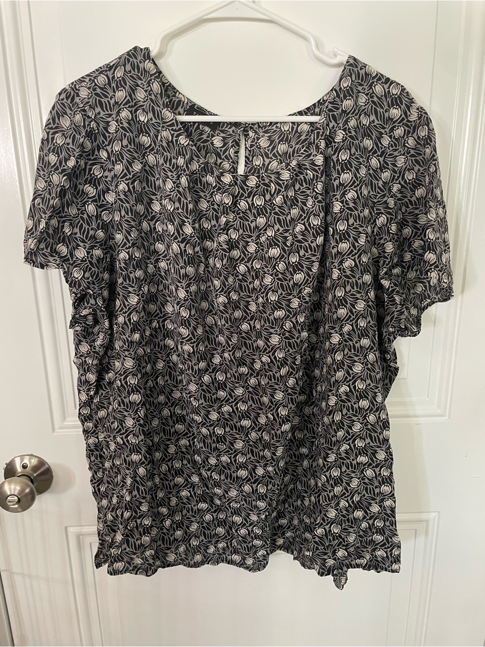100% Silk Talbots Tulip Print Short Sleeve Scoop Neck Blouse
